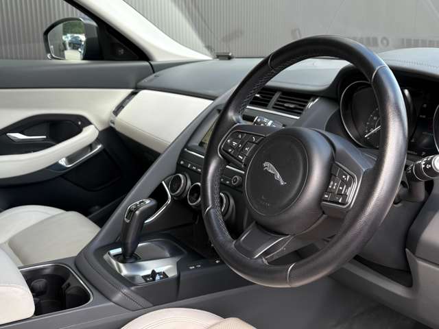 Jaguar E-Pace 7