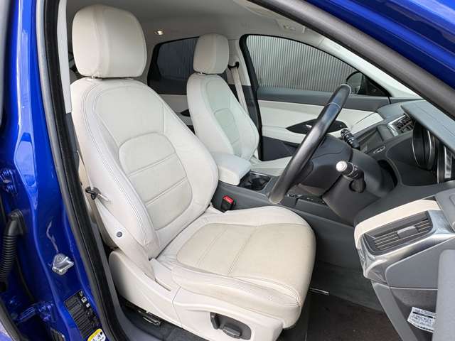 Jaguar E-Pace 9