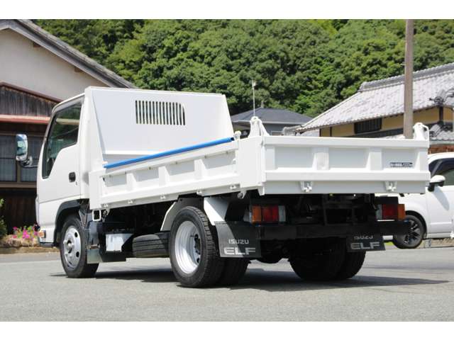 Isuzu Elf 8