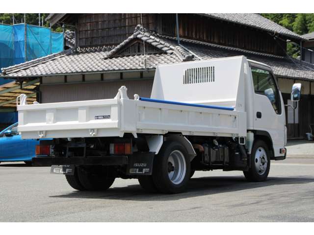 Isuzu Elf 9