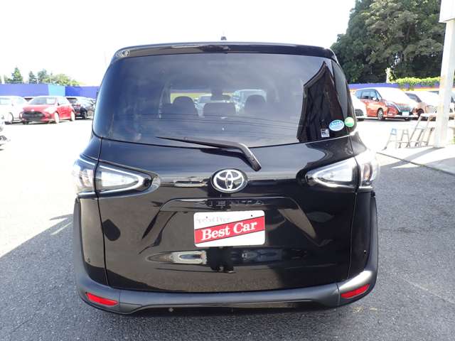 Toyota Sienta 3