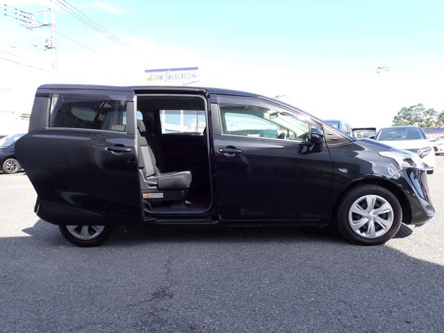 Toyota Sienta 5
