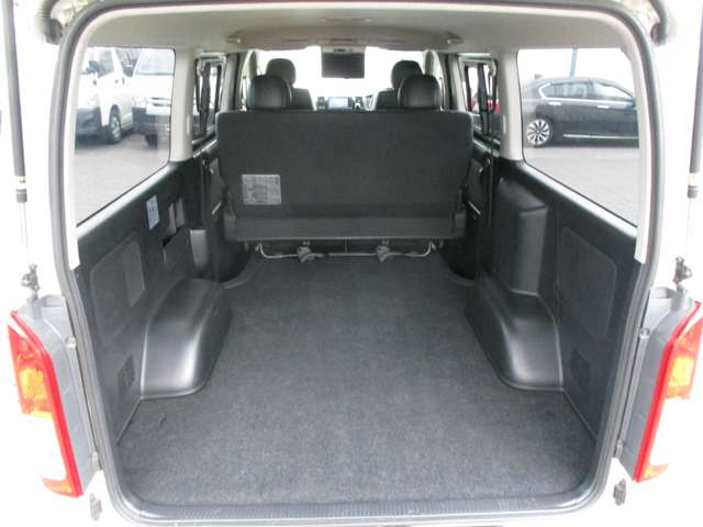 Toyota Hiace Van 12