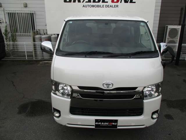 Toyota Hiace Van 3
