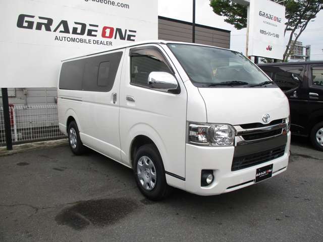 Toyota Hiace Van 4
