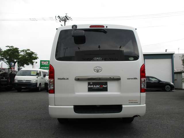 Toyota Hiace Van 7