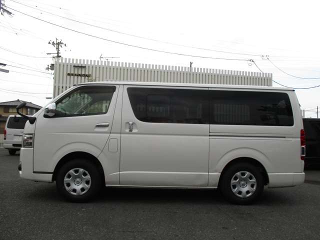 Toyota Hiace Van 9