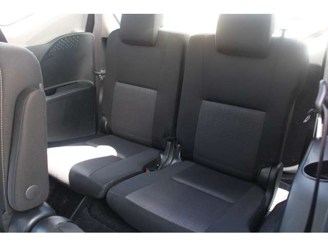 Toyota Sienta 11