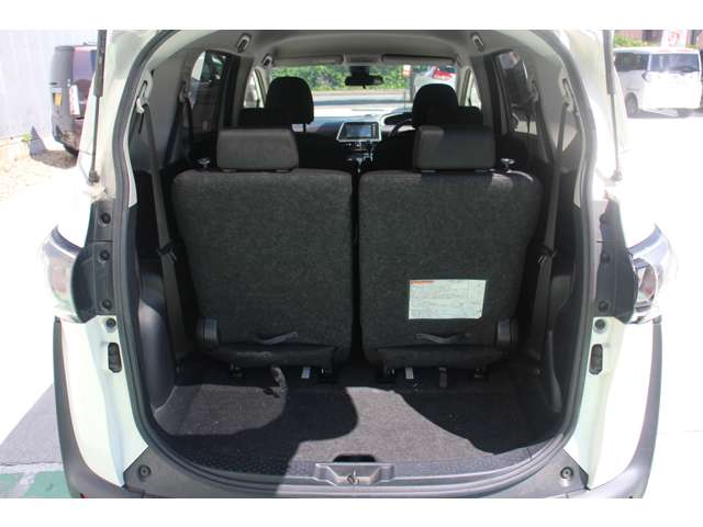 Toyota Sienta 12