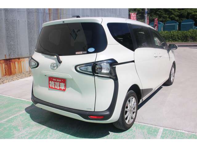 Toyota Sienta 4