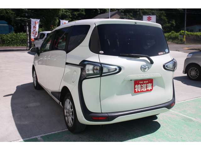 Toyota Sienta 6