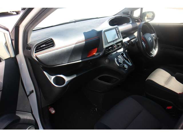 Toyota Sienta 7