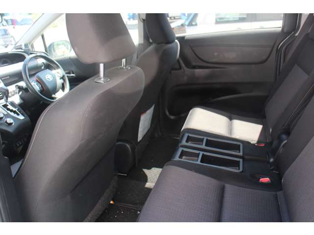 Toyota Sienta 9