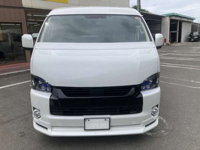 Toyota Hiace 2