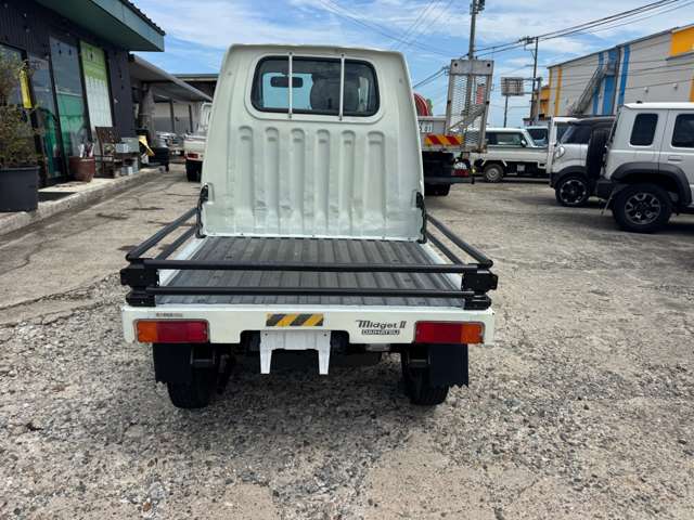 Daihatsu Midget II 3