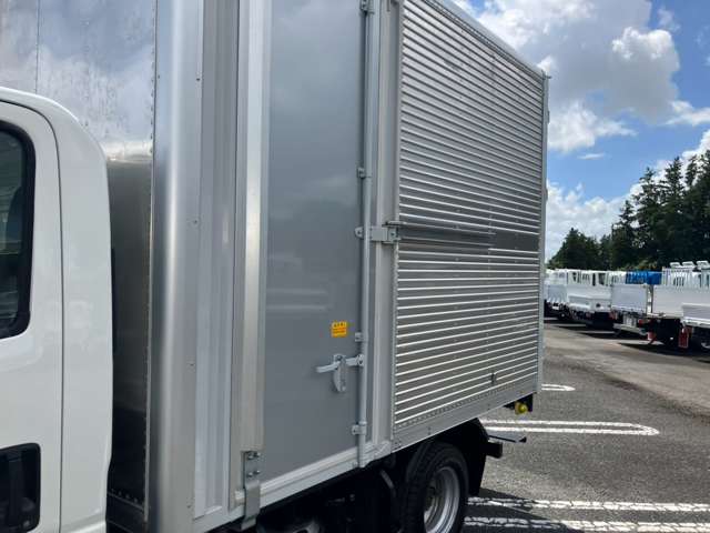 Isuzu Elf 12