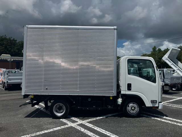 Isuzu Elf 4