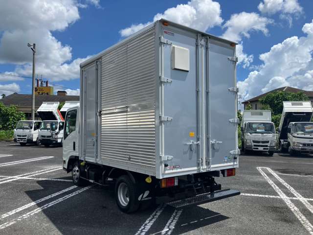 Isuzu Elf 7