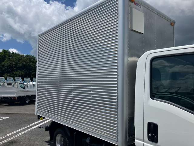 Isuzu Elf 9