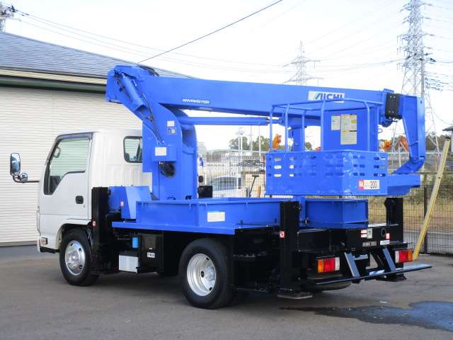 Isuzu Elf 3