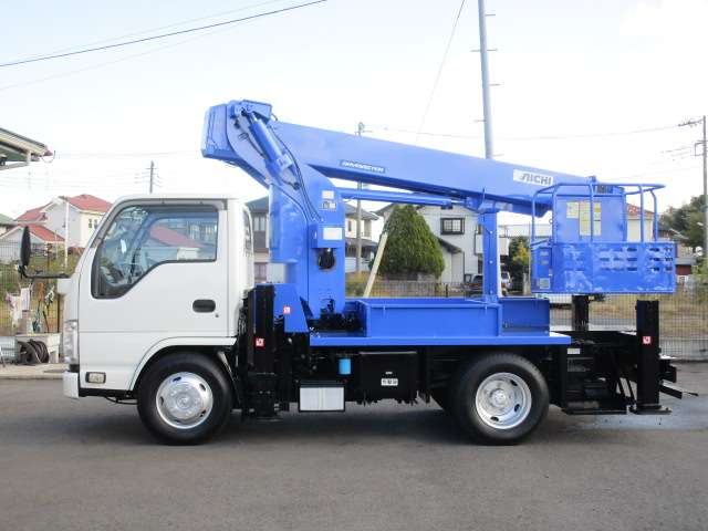 Isuzu Elf 6