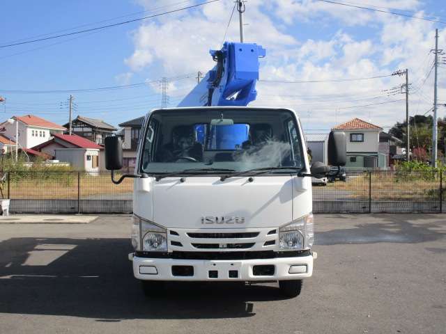 Isuzu Elf 7
