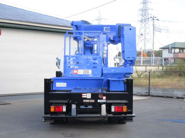 Isuzu Elf 8