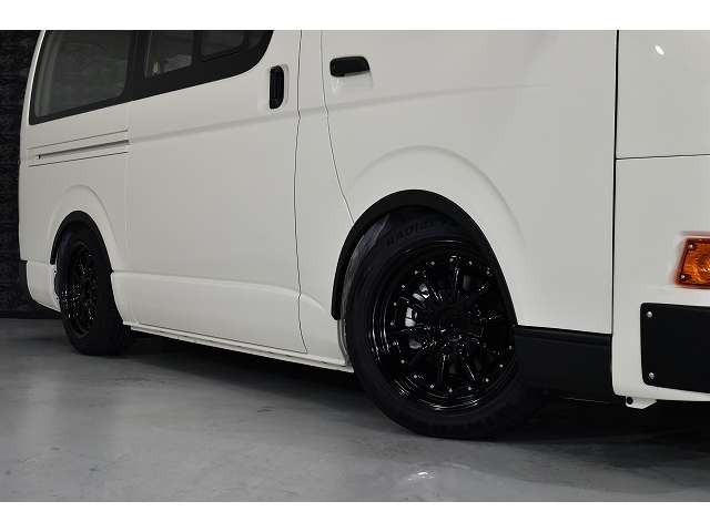 Toyota Hiace Van 11