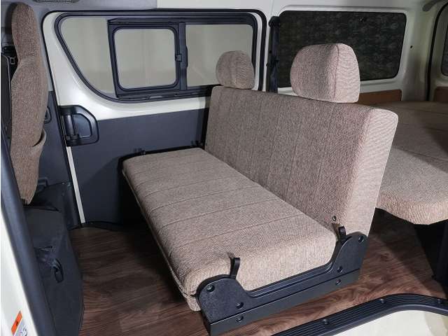 Toyota Hiace Van 6