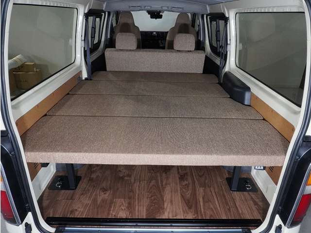 Toyota Hiace Van 7