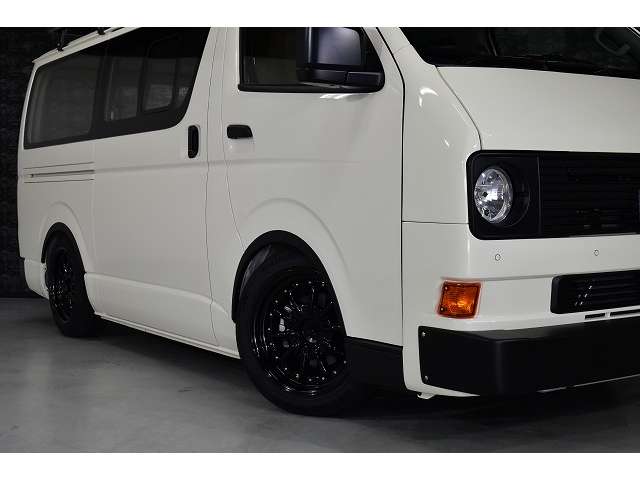 Toyota Hiace Van 9
