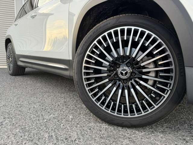 Mercedes-Benz EQB 12