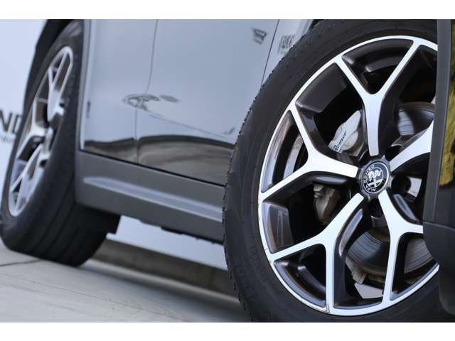 Alfa Romeo Stelvio 12
