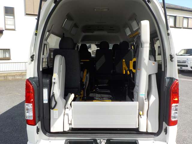 Toyota Hiace Van 11