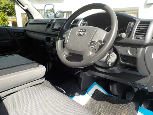 Toyota Hiace Van 12