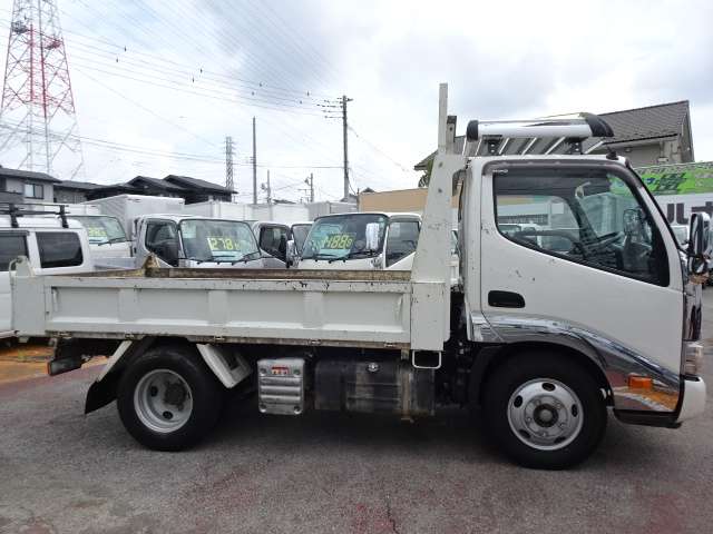 Hino Dutro 8