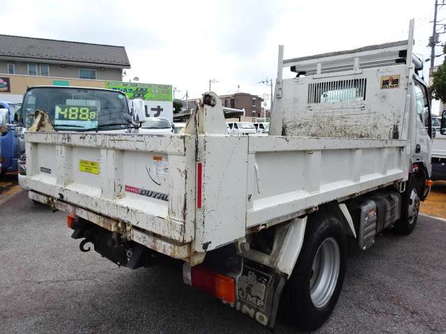 Hino Dutro 9