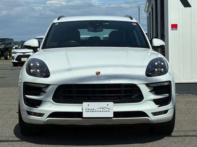 Porsche Macan 8