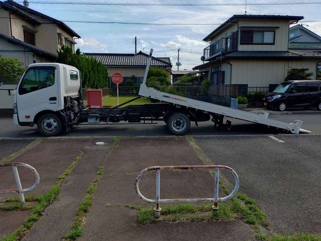 Hino Dutro 3