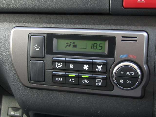Toyota Hiace Van 8