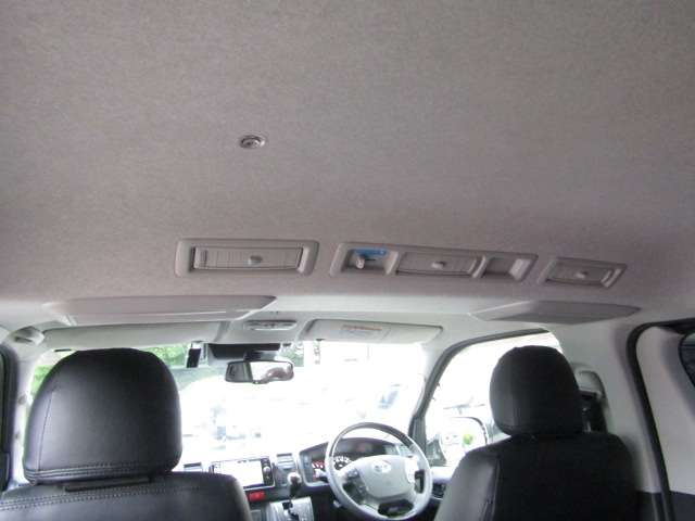 Toyota Hiace Van 9