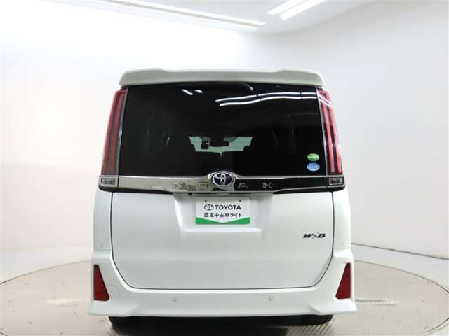 Toyota Noah 2
