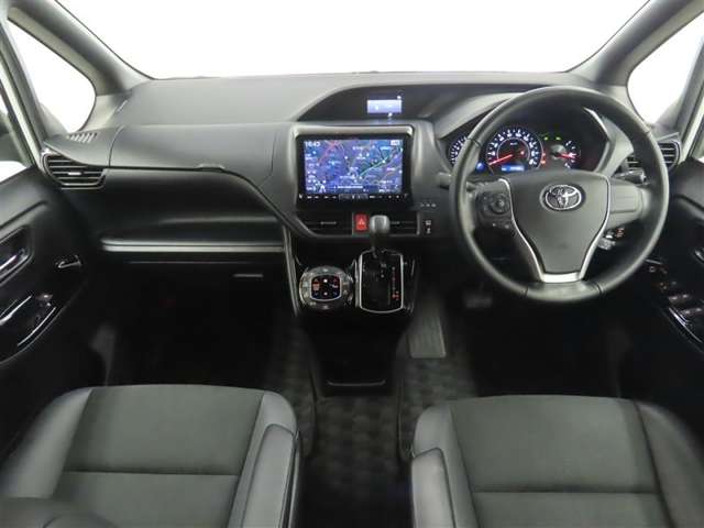 Toyota Noah 4