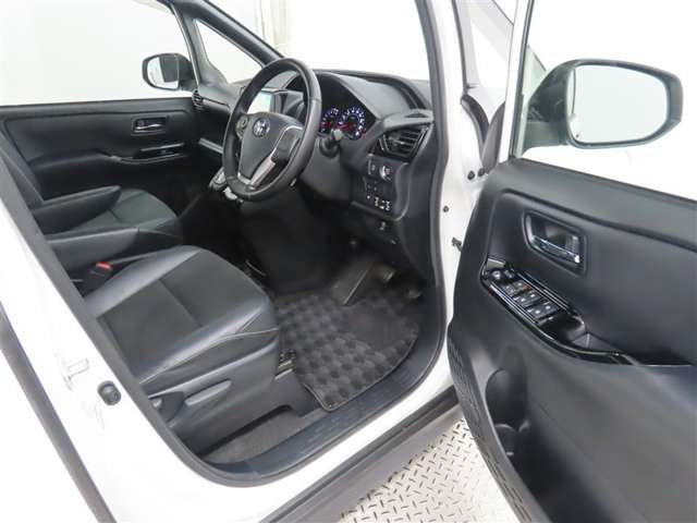 Toyota Noah 10