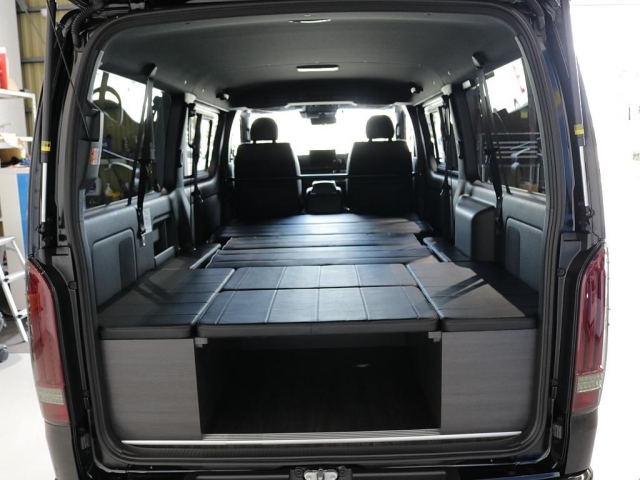 Toyota Hiace Van 3