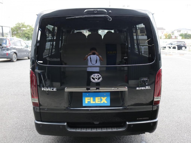 Toyota Hiace Van 6