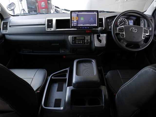 Toyota Hiace 2