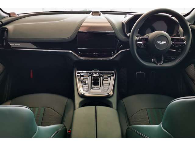 Aston Martin DBX 3