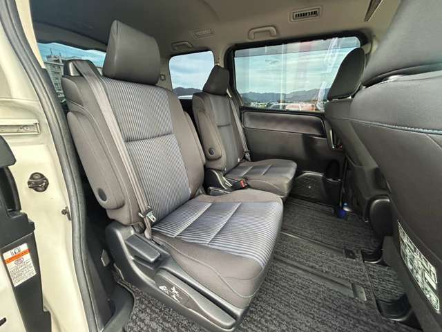 Toyota Voxy 11