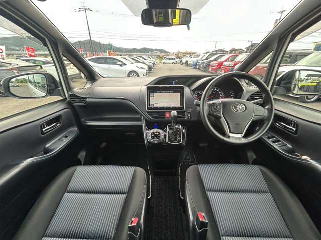 Toyota Voxy 2